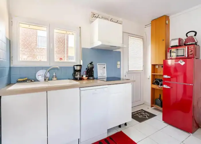 Holiday home Tiny Bikini Maison Esprit A A 200 M De La